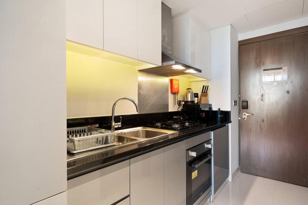 Luxury Smart Studio With Canal View Business Bay Dubai